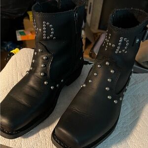 Ladies HARLEY DAVIDSON black leather, silver stud, square toe, side zip boots